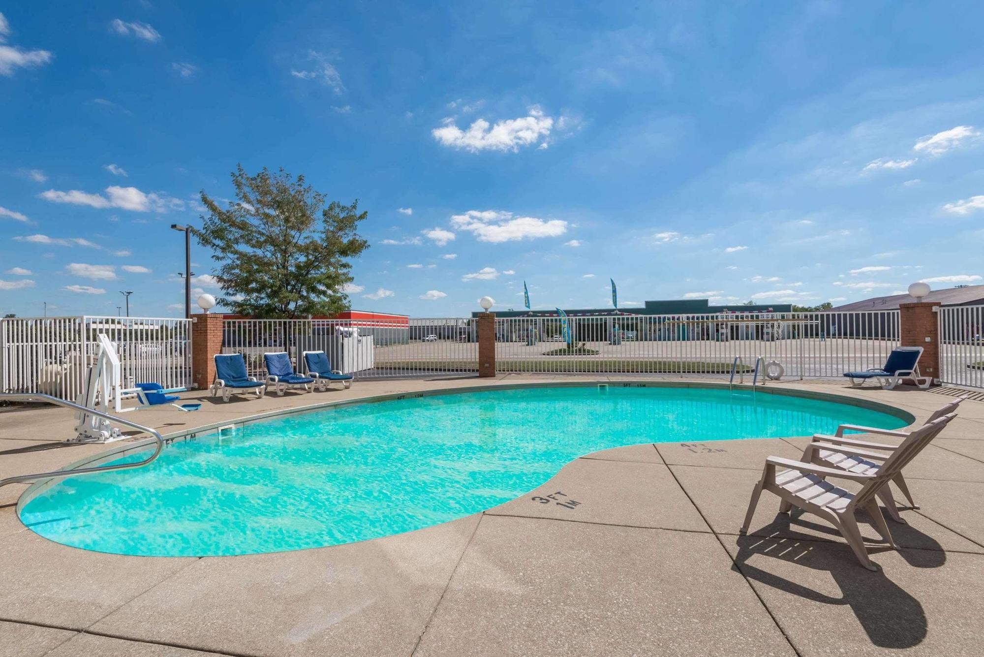 Super 8 By Wyndham Jasper Hotel Exterior photo